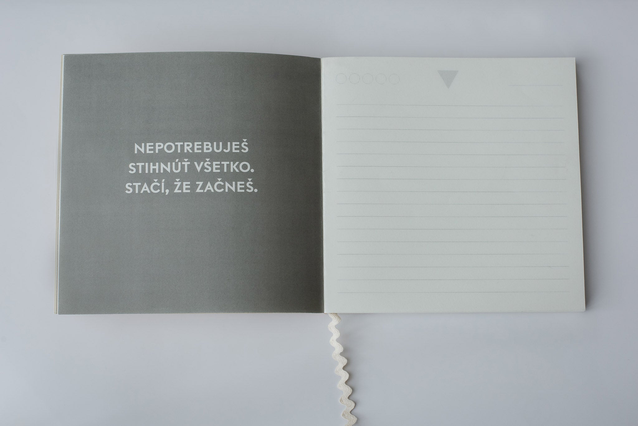 Žlutý zápisník budování značky